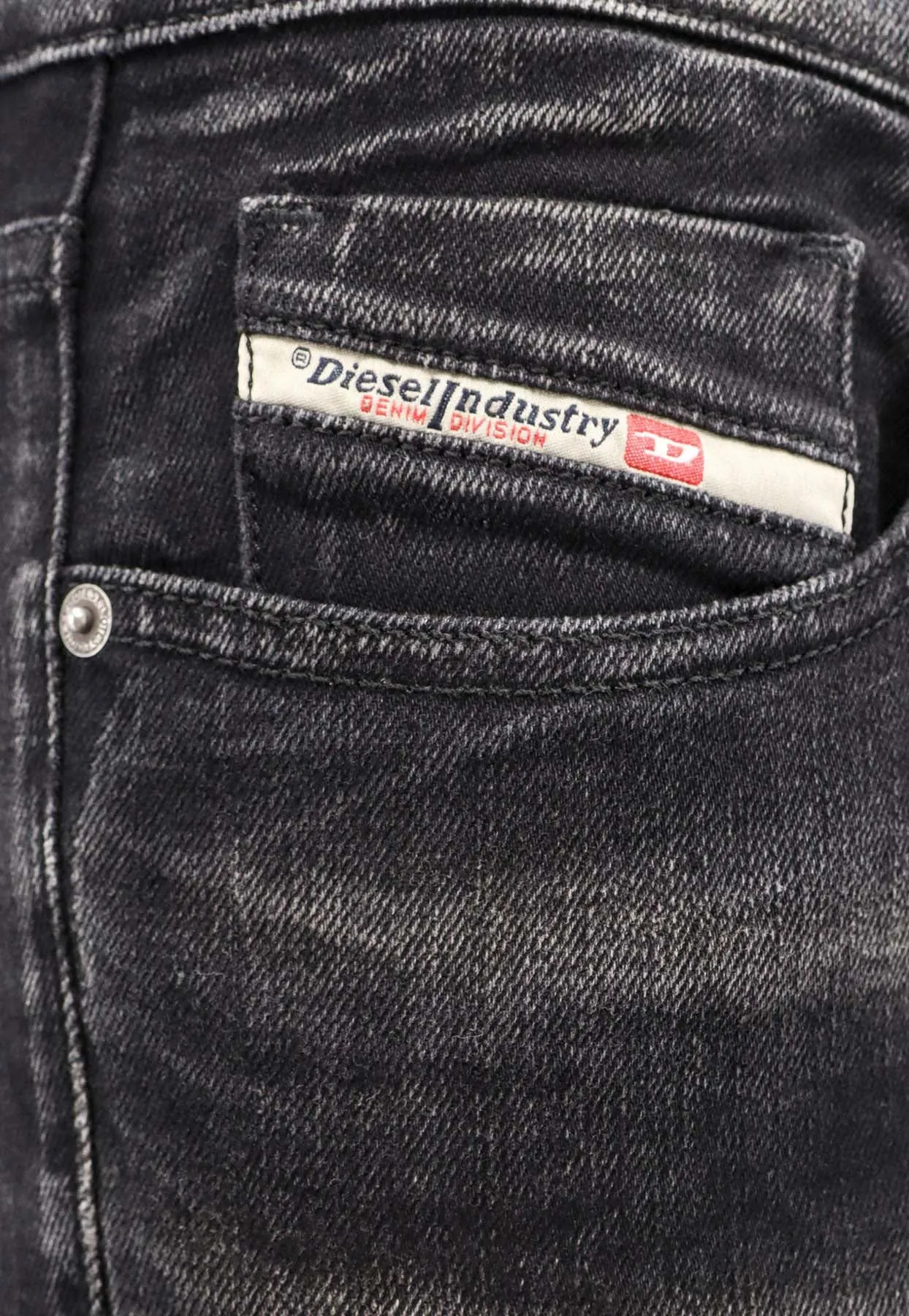 2019 D-Strukt Logo Patch Slim Jeans